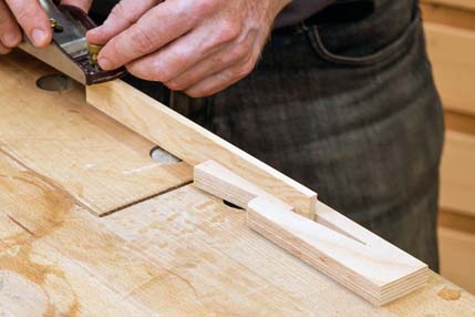 Tensioning aid for laths