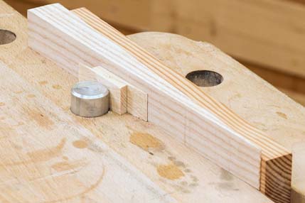 Wedges during clamping